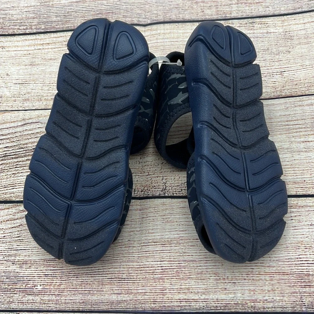 Harper Canyon Shark Navy Sandals Sz 9M